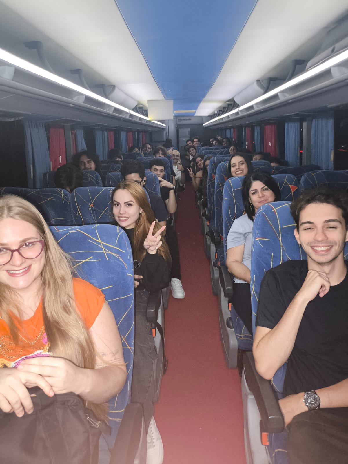 Estudantes embarcando